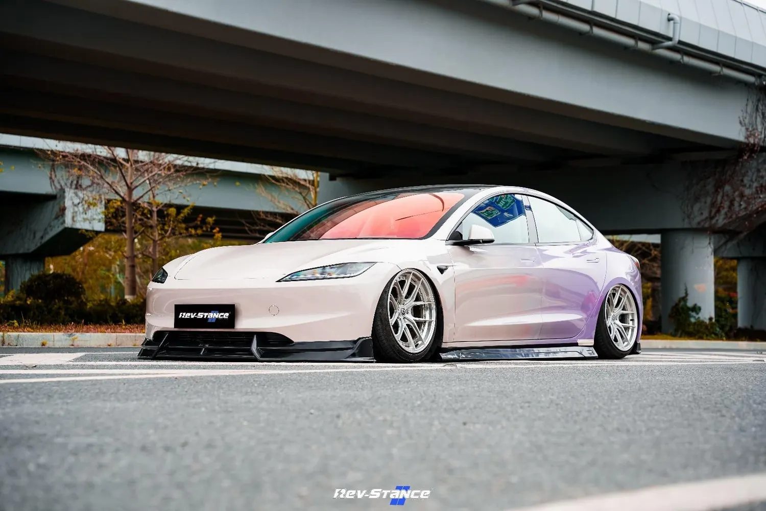 Tesla Model 3 ที่ติดตั้งชุดแต่ง REV-STANCE