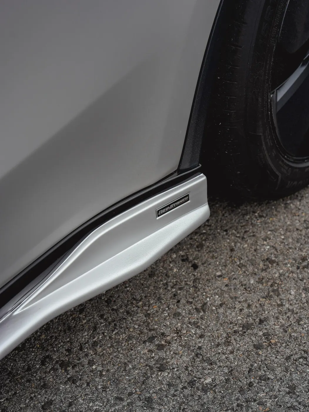 กระโปรงข้าง REV-STANCE สำหรับ Tesla Model Y